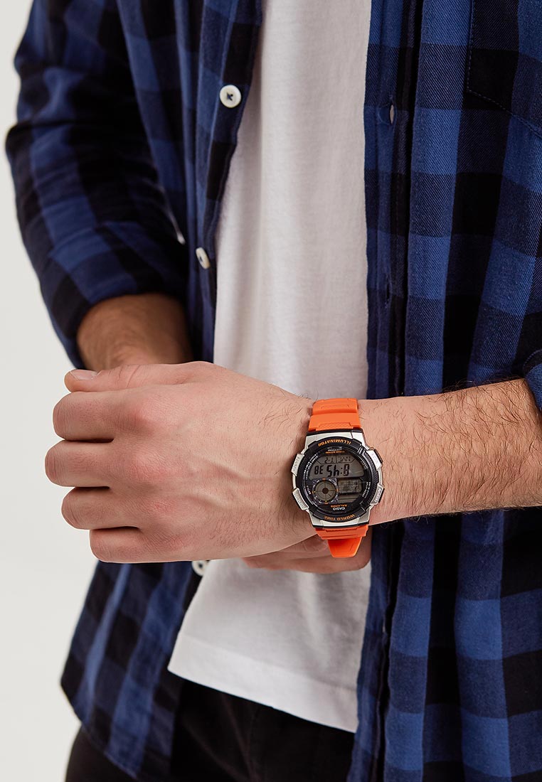 Reloj Casio AE-1000W-4B — Digital Multifunción Naranja Bicolor 200m