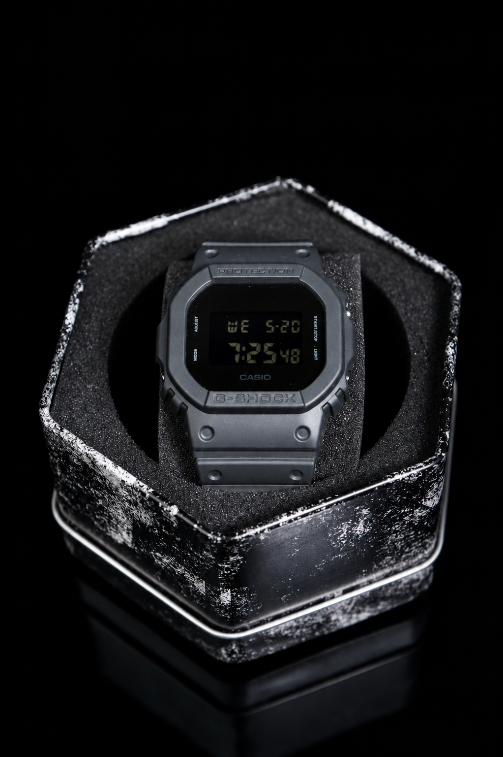 Reloj G-Shock DW-5600UBB-1