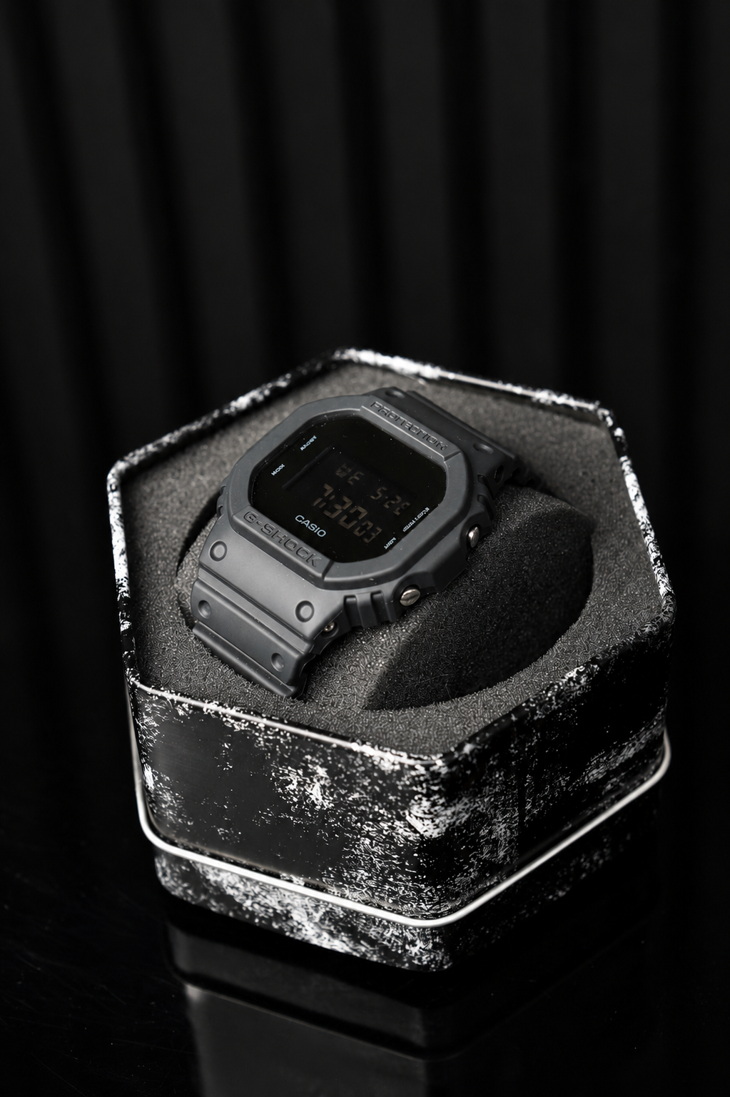 Reloj G-Shock DW-5600UBB-1
