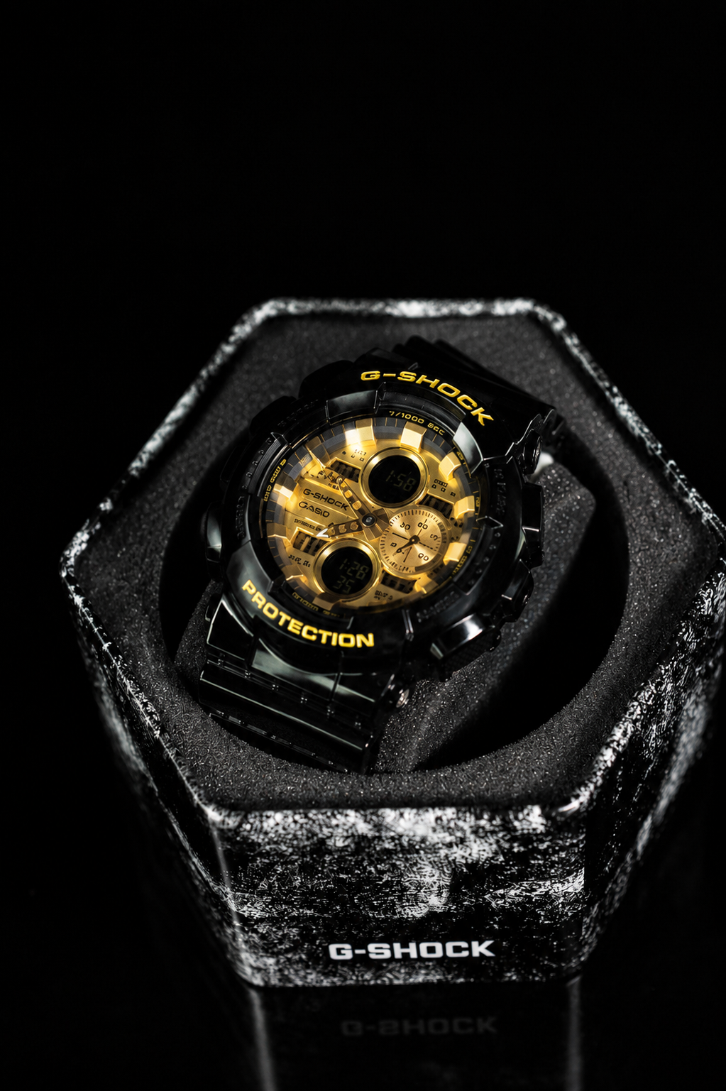 Reloj G-Shock GA-140GB-1A1 Negro/Dorado