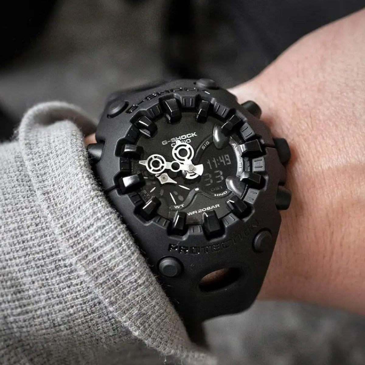Reloj Casio G-Shock GA-V01-1A — Retro-Futurista Negro 200m