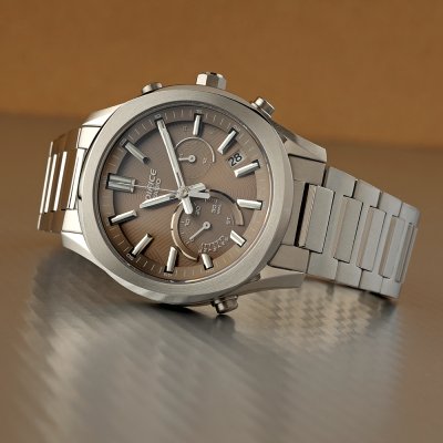 Reloj Casio Edifice EQB-1300D-5A — Bluetooth Solar Zafiro 39.5mm Marrón