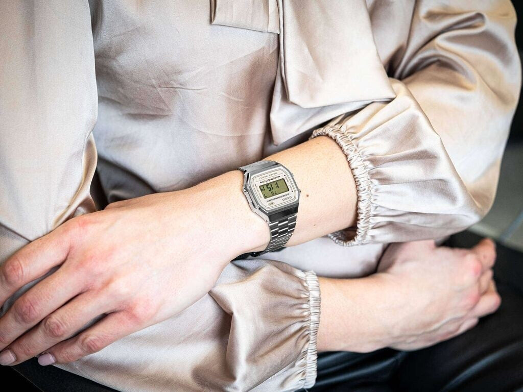 Reloj Casio A168WA-8AY — Vintage Digital Plateado