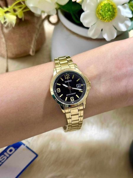 Reloj Casio LTP-V004G-1B — Clásico Multifunción Dorado Mujer