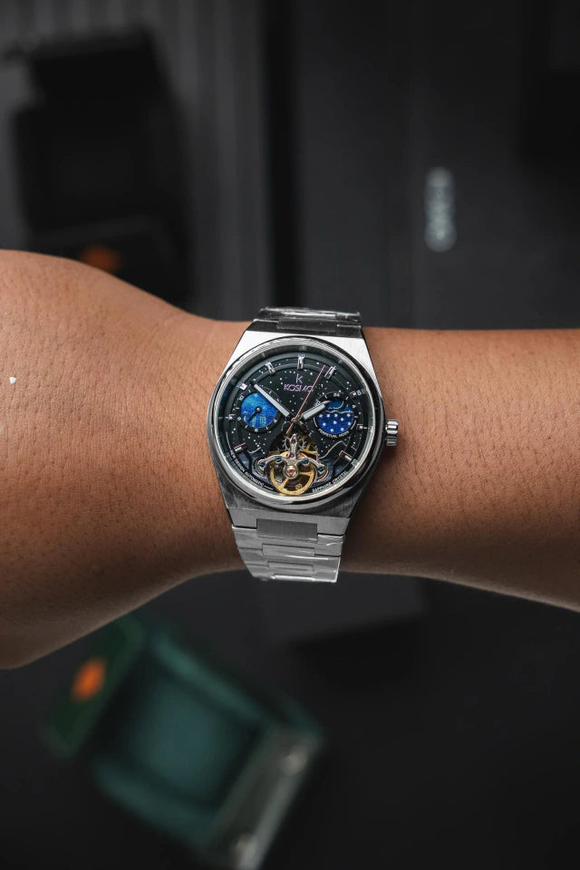 Reloj Kosmo 644-6-2-001 Automático Fase Lunar Cielo Estrellado Colección Zafiro Plateado Esfera Negra