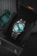 Reloj Kosmo 645-7-2009 Colección Zafiro Plateado Esfera Turquesa