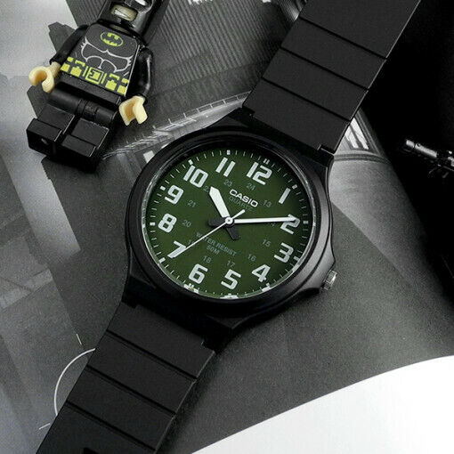 Reloj Casio MW-240-3BV — Digital Verde Deportivo